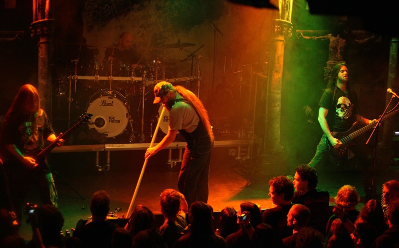 FullOfHate_0102.jpg